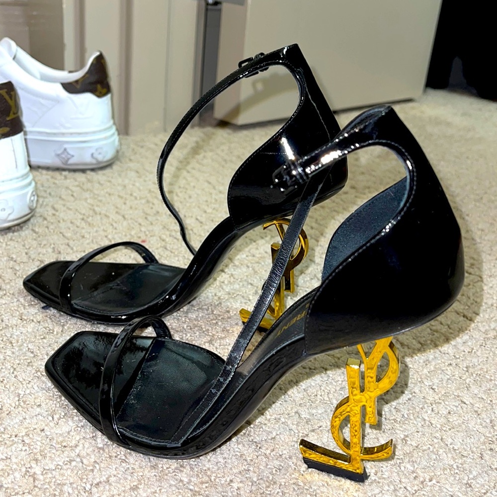 OPYUM SANDALS IN PATENT LEATHER WITH GOLD-TONE HEEL 100% authentic